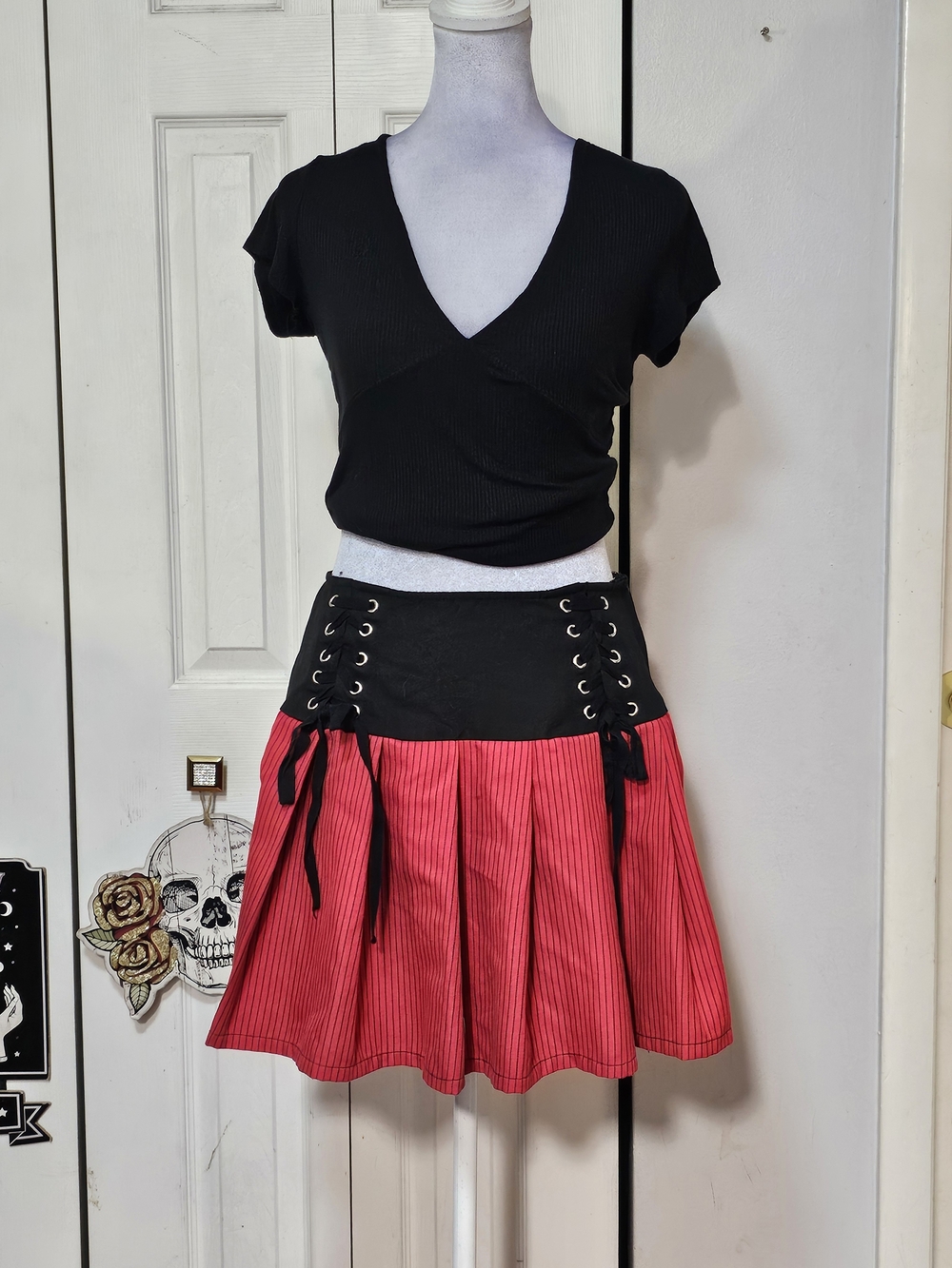Hot Topic Black & Red Lace-Up Circle Skater Skirt